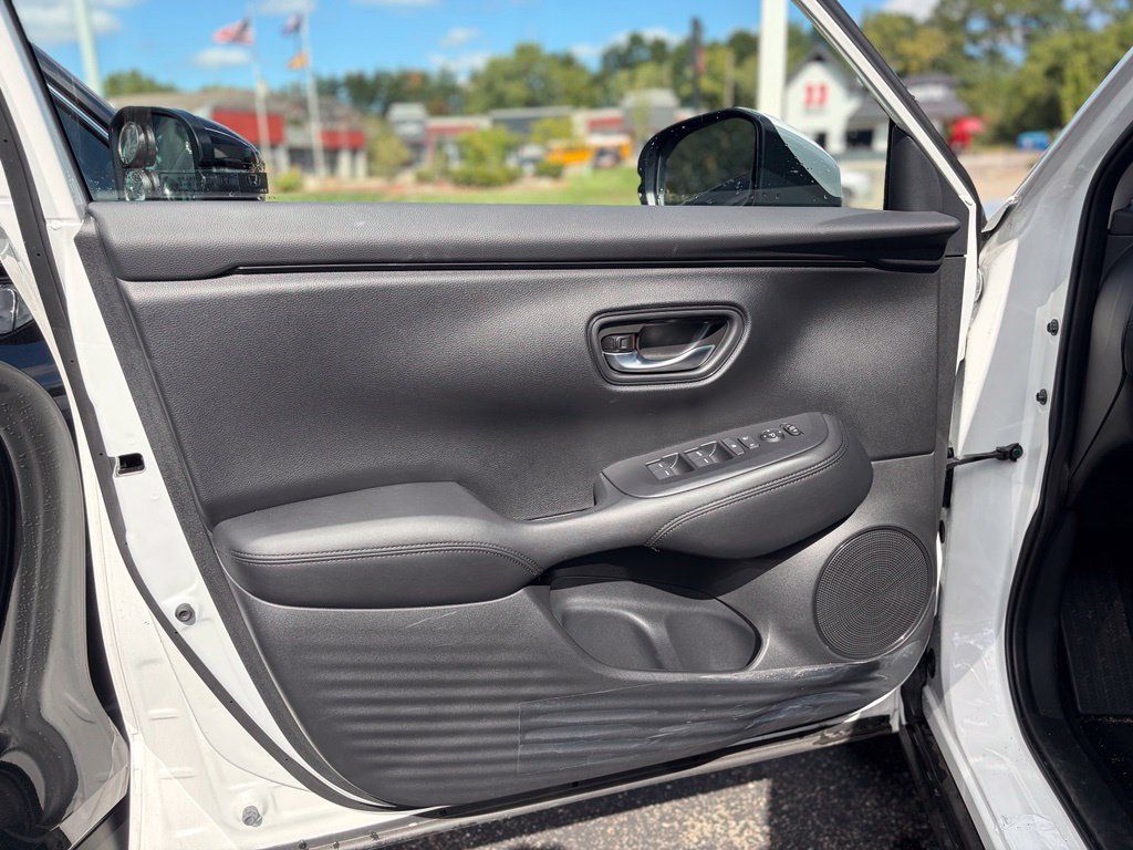 Used 2025 Honda HR-V LX image 15