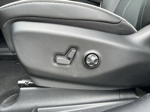 New 2024 Chrysler Pacifica Premium image 10