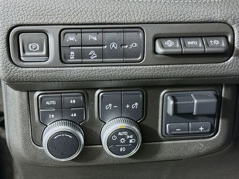 Used 2021 GMC Yukon Denali w/ Denali Premium Package AWD/4WD image 10