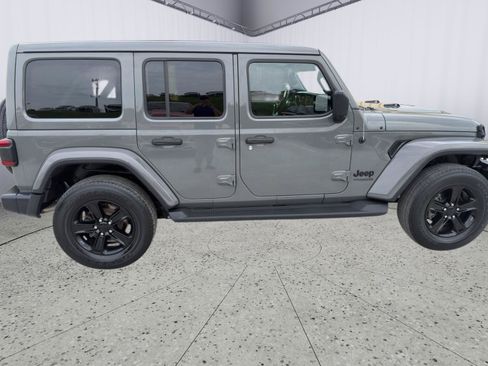 Used 2020 Jeep Wrangler Unlimited Sahara AWD/4WD image 3