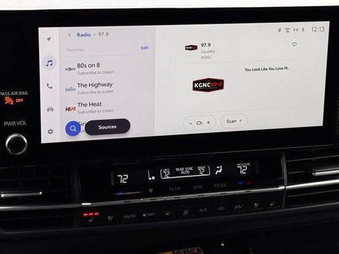 Used 2025 Toyota Sienna Limited image 48