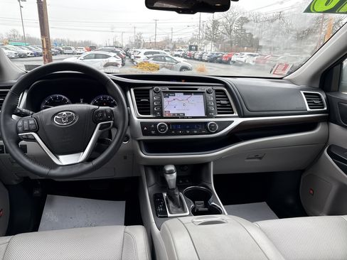 Used 2016 Toyota Highlander Limited image 23