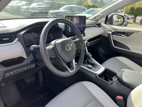 Used 2023 Toyota RAV4 Limited image 4