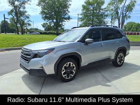 Used 2025 Subaru Forester Premium AWD/4WD image 3