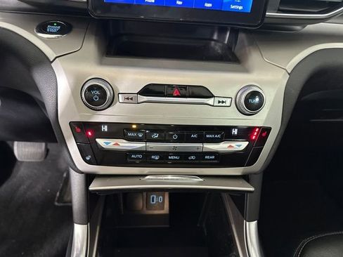 Used 2021 Ford Explorer XLT w/ Equipment Group 202A image 23