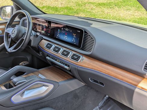 Certified 2024 Mercedes-Benz GLE 350 4MATIC w/ Winter Package image 35