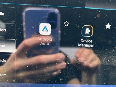 Used 2024 Chrysler Pacifica Touring-L image 29