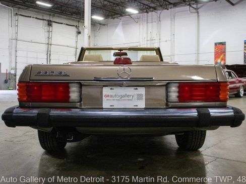 Used 1987 Mercedes-Benz 560 SL image 8