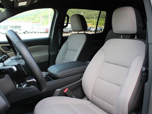 Used 2026 Chevrolet Traverse LT w/ Driver Confidence Package FWD image 14