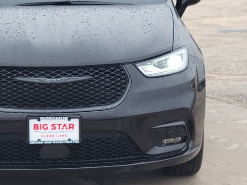 New 2026 Chrysler Pacifica Select image 9