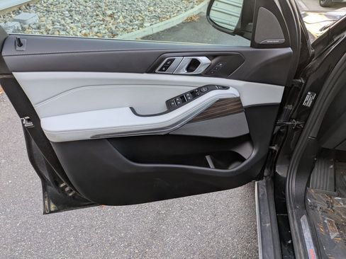 Used 2025 BMW X5 sDrive40i w/ Premium Package image 12