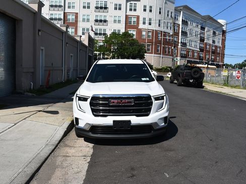 Used 2025 GMC Acadia Elevation AWD/4WD image 3