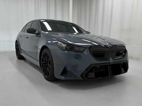 Used 2025 BMW M5 w/ Carbon Package image 2