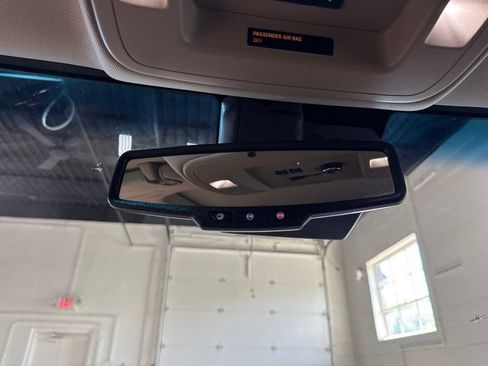 Used 2018 Chevrolet Suburban Premier AWD/4WD image 25