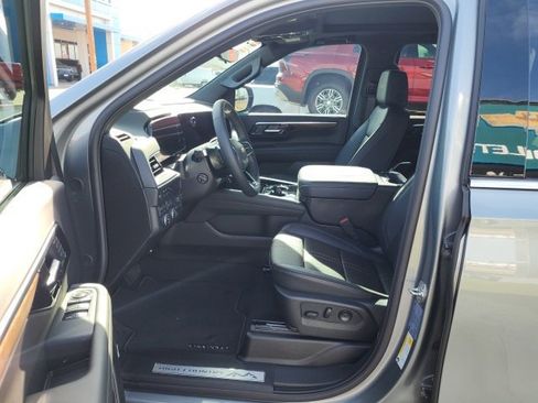 New 2026 Chevrolet Suburban High Country image 24