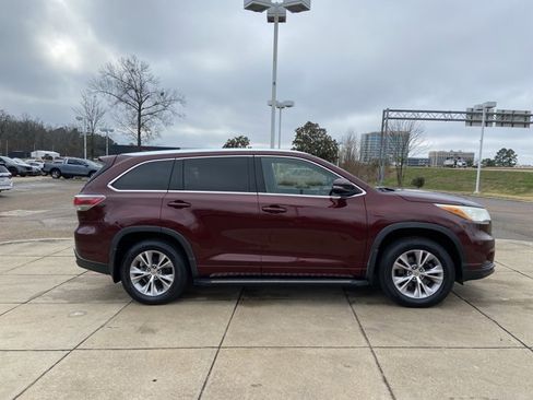 Used 2014 Toyota Highlander XLE image 12