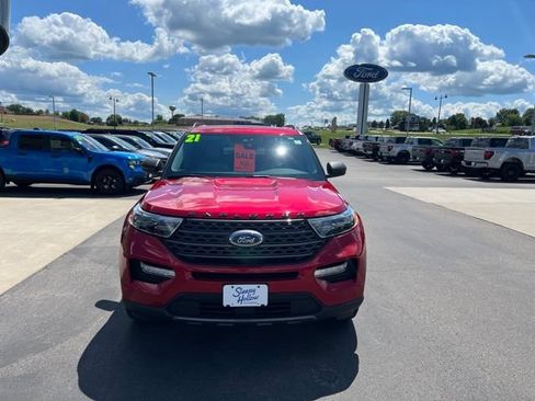 Used 2021 Ford Explorer XLT w/ Equipment Group 202A AWD/4WD image 2