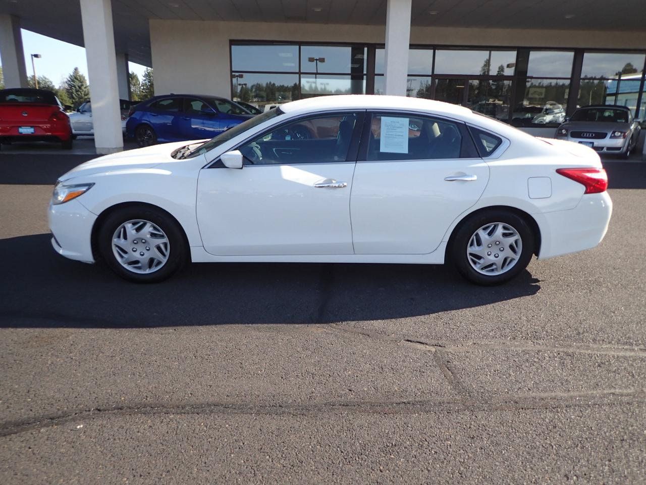 Used 2016 Nissan Altima 2.5 S w/ Power Driver Seat Package FWD image 2