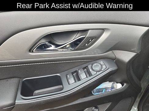 Used 2022 Chevrolet Traverse LT image 11