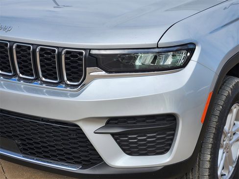 New 2025 Jeep Grand Cherokee Laredo w/ MOPAR Finishing Package image 5