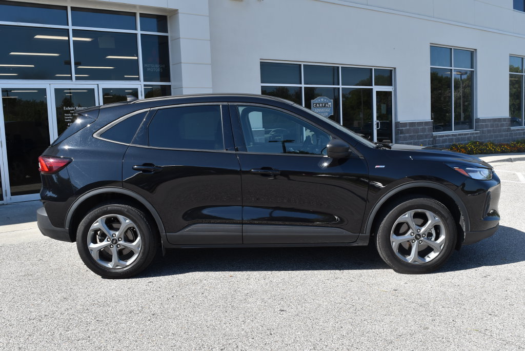 Used 2025 Ford Escape ST-Line AWD/4WD image 2