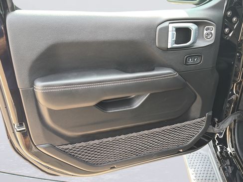 Used 2021 Jeep Wrangler Unlimited Sahara AWD/4WD image 22