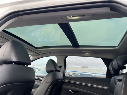 Used 2022 Hyundai Tucson Limited image 16