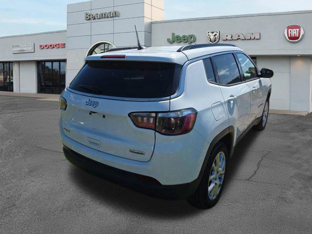 Used 2023 Jeep Compass Latitude AWD/4WD image 3