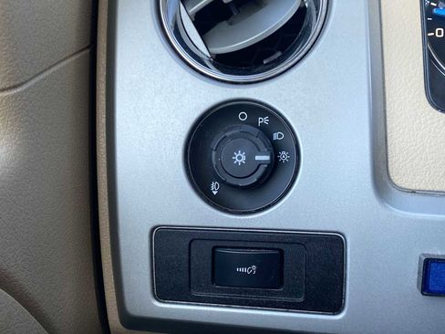 Used 2014 Ford F150 Lariat w/ Lariat Chrome Package image 22