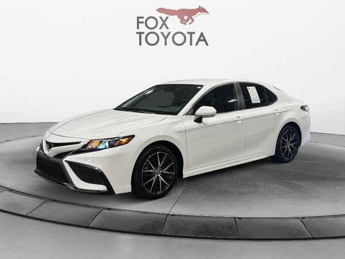 Used 2023 Toyota Camry SE FWD image 1