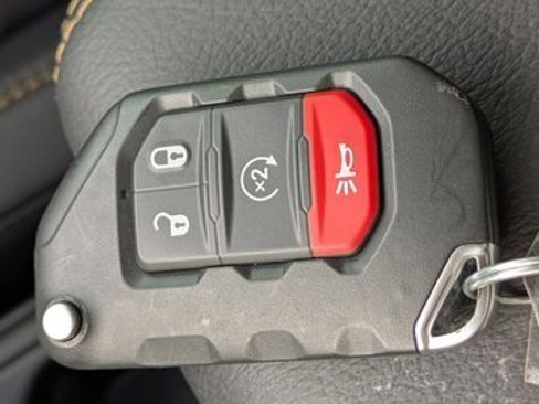 New 2025 Jeep Gladiator Sport image 26