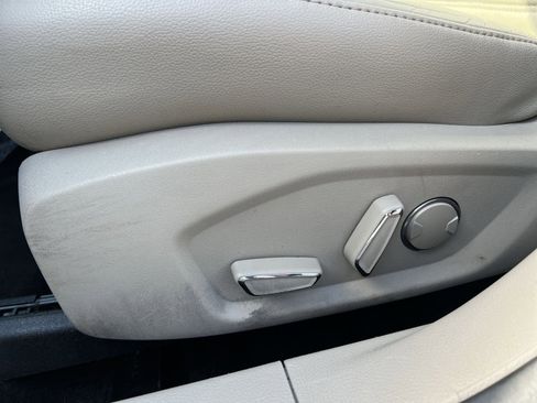 Used 2017 Ford Fusion SE w/ Fusion SE Technology Package image 14