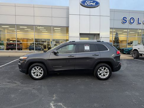Used 2015 Jeep Cherokee Latitude w/ Cold Weather Group image 9