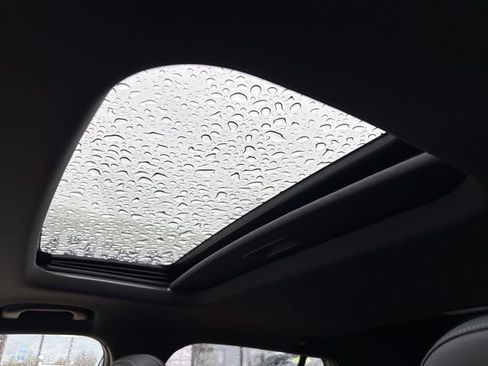 Used 2024 Chevrolet Trax RS w/ Sunroof Package FWD image 30