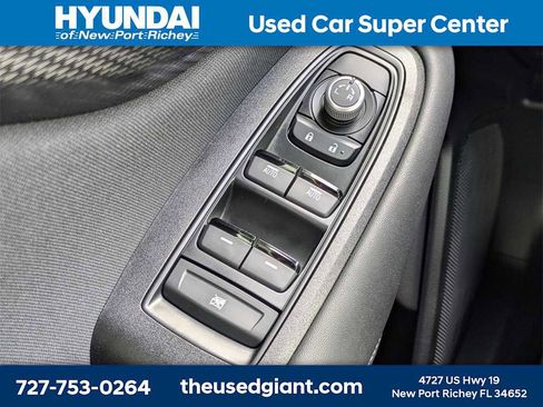 Used 2025 Subaru Outback Premium image 31