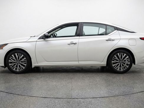 Used 2025 Nissan Altima 2.5 SV image 5