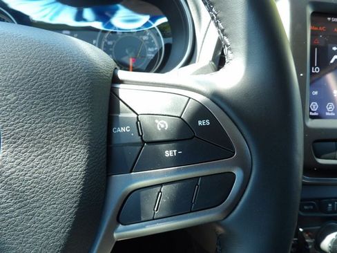 Used 2021 Jeep Cherokee Latitude Lux w/ Comfort/Convenience Group FWD image 16