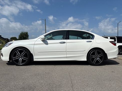 Used 2016 Honda Accord Touring image 3