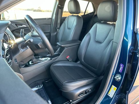 Used 2020 Buick Encore GX Essence w/ Experience Buick Package image 11