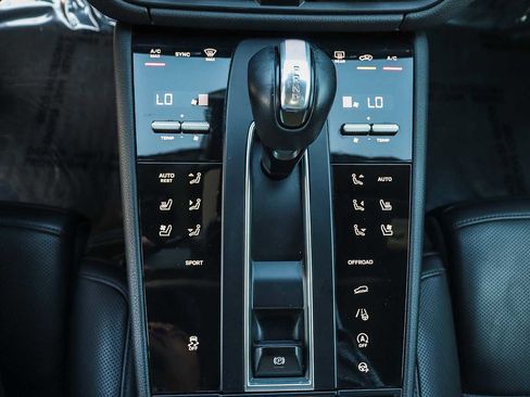 Used 2023 Porsche Macan image 23