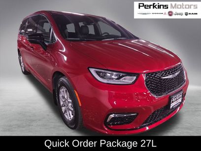 New 2026 Chrysler Pacifica Select
