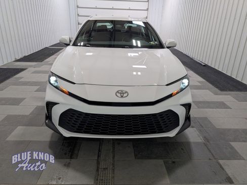 Used 2026 Toyota Camry SE image 6
