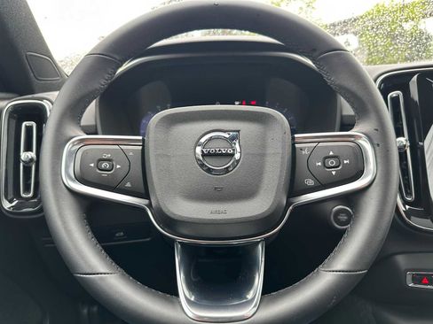Certified 2025 Volvo XC40 B5 Plus AWD/4WD image 23