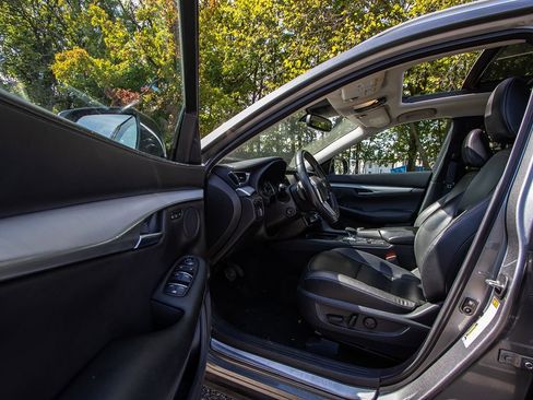 Used 2019 INFINITI QX50 Essential w/ Premium Heat Package image 8