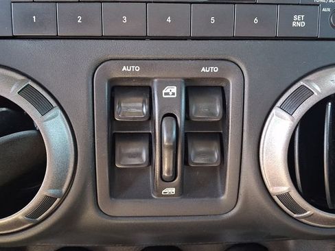 Used 2018 Jeep Wrangler Unlimited Sport S AWD/4WD image 22