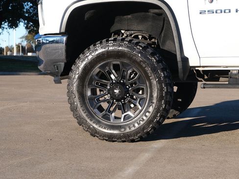 Used 2020 Chevrolet Silverado 2500 LTZ w/ LTZ Premium Package image 7