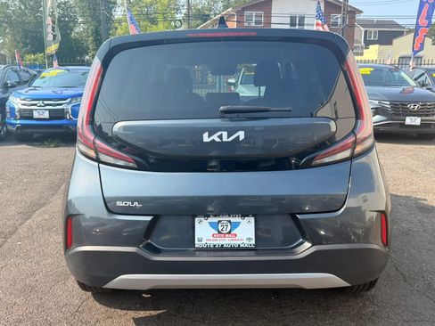 Used 2024 Kia Soul LX w/ Option Group 015 FWD image 6