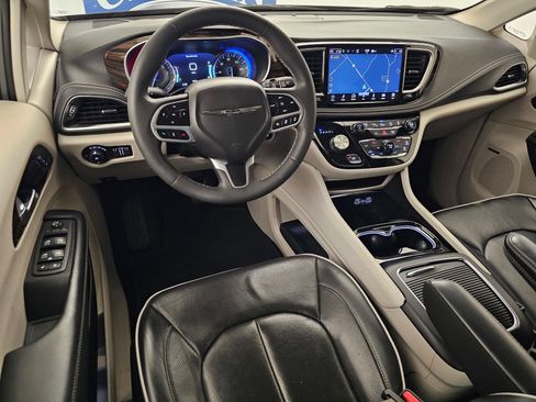 Used 2022 Chrysler Pacifica Limited AWD/4WD image 7