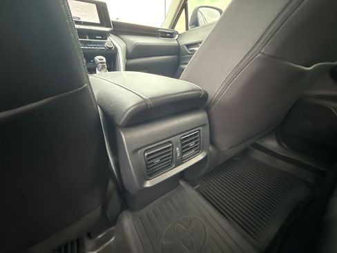 Used 2023 Toyota Venza LE image 20