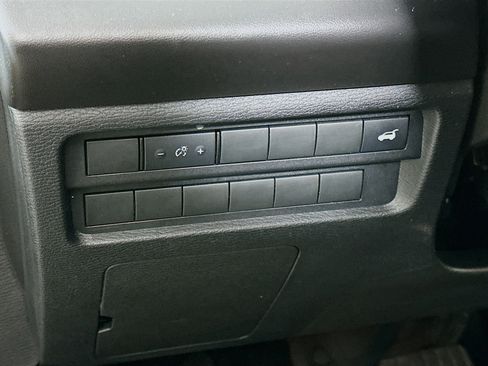 Used 2024 Mitsubishi Outlander SE image 17